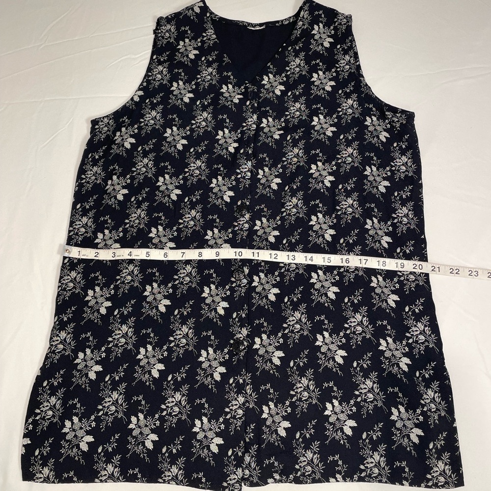 Black and white floral top